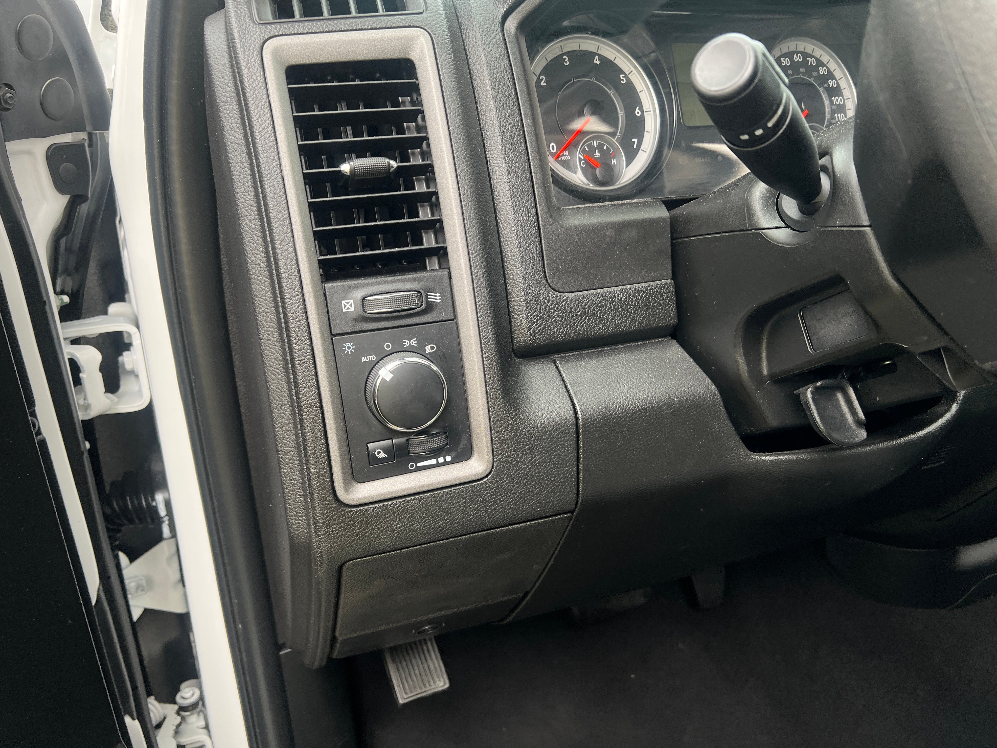 ram ram 1500 classic 2024 1C6RR7FT9RS160183 image ram ram 1500 classic 2024 1C6RR7FT9RS160183 image